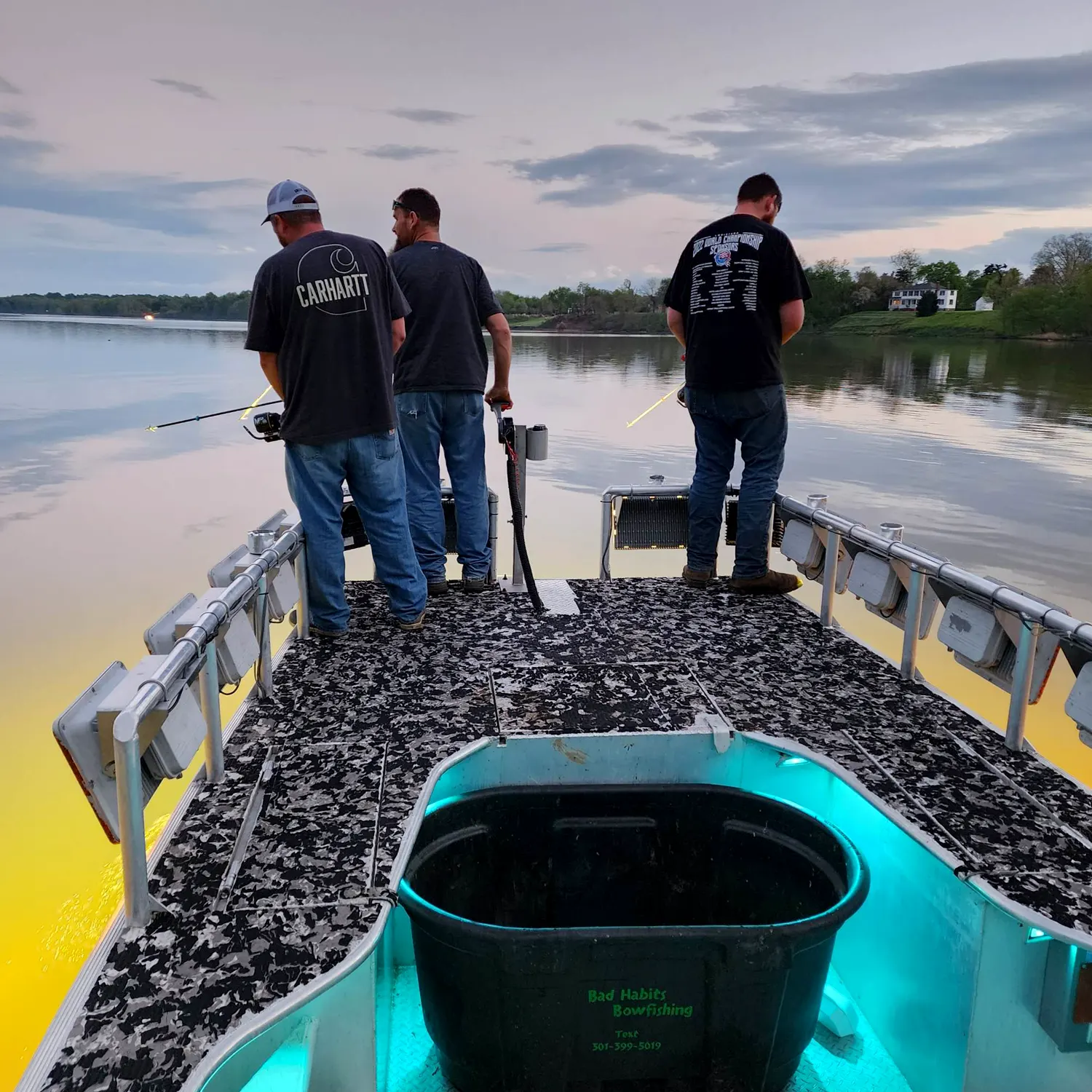 Bowfishing action